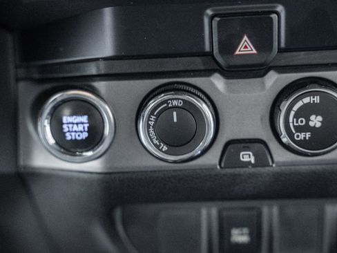 Used 2019 Toyota Tacoma TRD Sport image 31