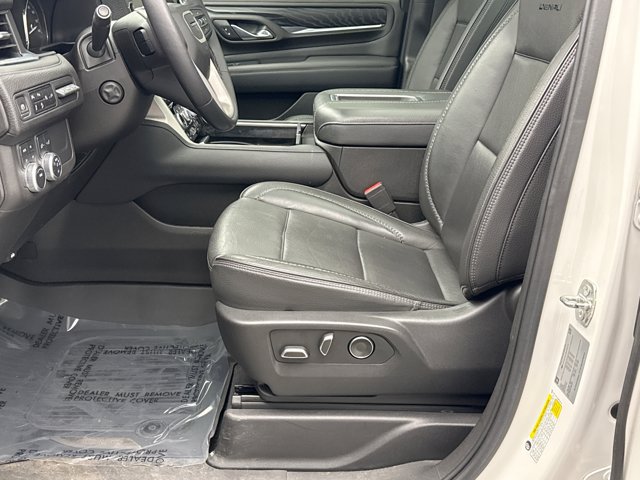Used 2021 GMC Yukon XL Denali w/ Denali Premium Package AWD/4WD image 11