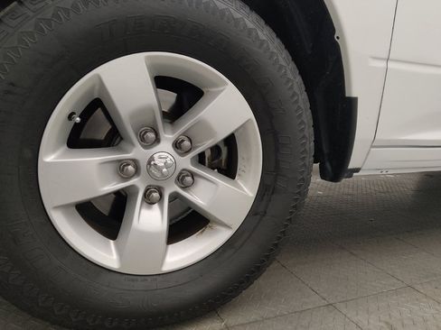 Used 2019 RAM 1500 Classic SLT image 31