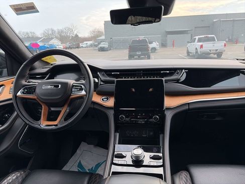 Used 2024 Jeep Grand Cherokee L Summit image 12