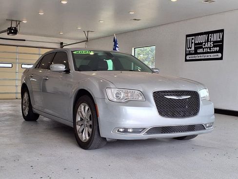 Used 2020 Chrysler 300 Limited AWD/4WD image 17