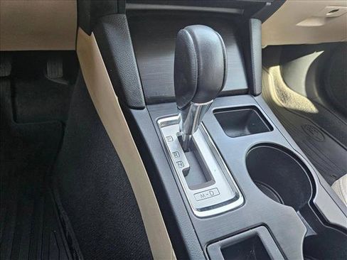 Used 2017 Subaru Outback 2.5i Limited image 11