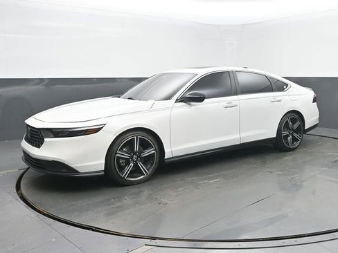Used 2023 Honda Accord Sport image 2