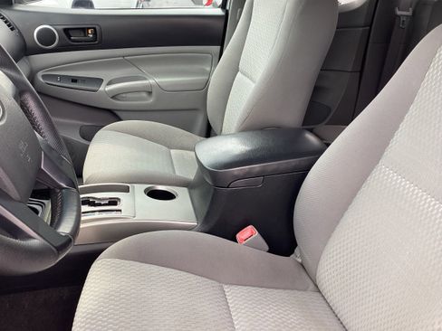 Used 2012 Toyota Tacoma 4x4 Access Cab V6 w/ SR5 Pkg image 12