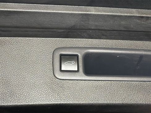 Used 2021 Toyota Highlander Limited image 16