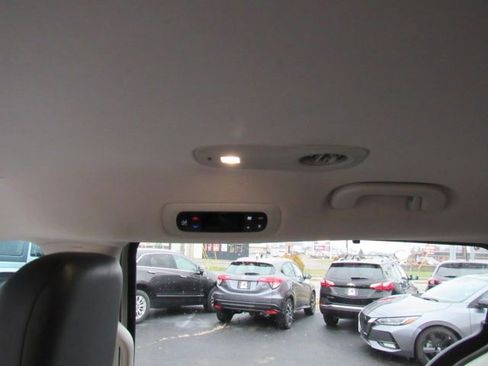 Used 2017 Chrysler Pacifica Touring-L Plus image 28