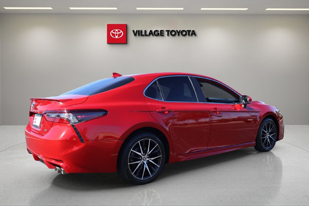 Used 2023 Toyota Camry SE FWD image 5