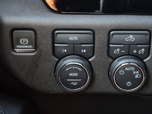 Used 2023 Chevrolet Silverado 1500 LT image 27