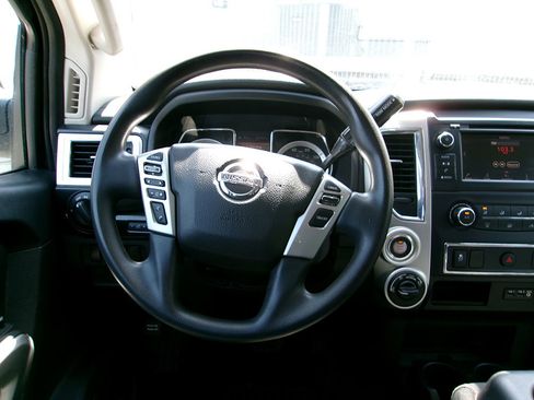 Used 2019 Nissan Titan SV AWD/4WD image 14