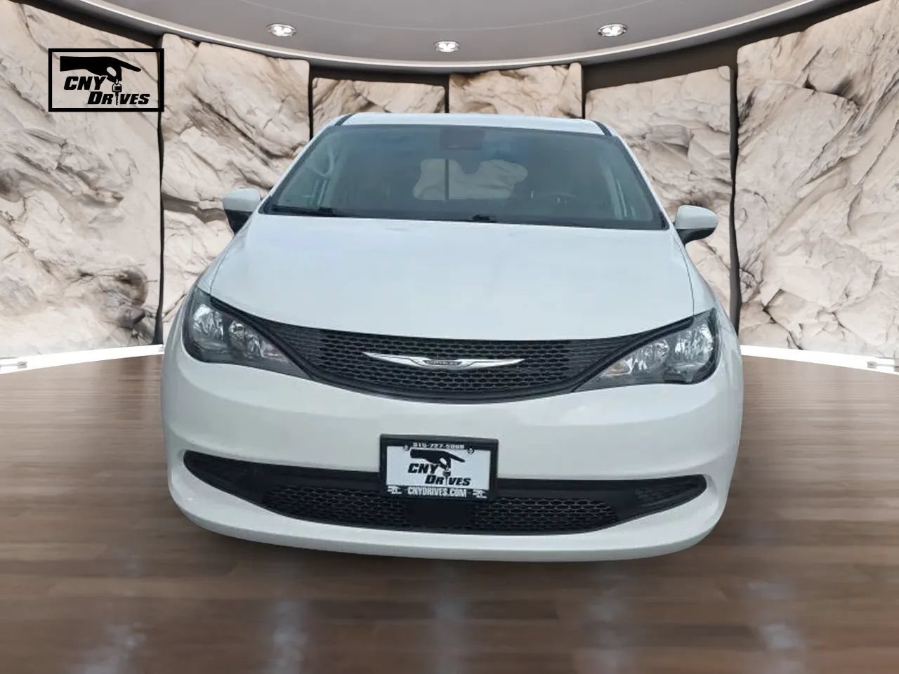Used 2022 Chrysler Voyager LX FWD image 2