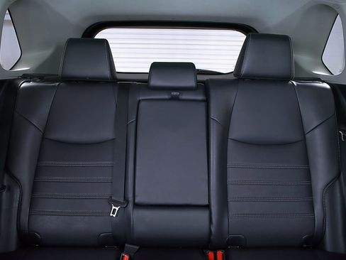 Used 2022 Toyota RAV4 XLE Premium image 20