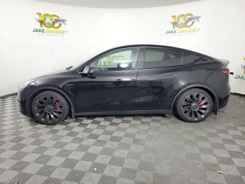 Used 2024 Tesla Model Y Performance AWD/4WD image 2