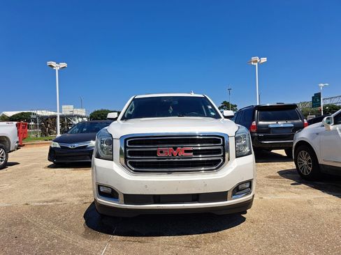 Used 2017 GMC Yukon XL SLT w/ Open Road Package RWD image 2