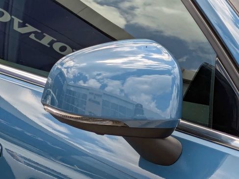 Used 2023 Volvo XC40 B5 Plus w/ Protection Package Premier image 12