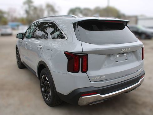 Certified 2025 Kia Sorento S w/ Panoramic Sunroof Package image 12