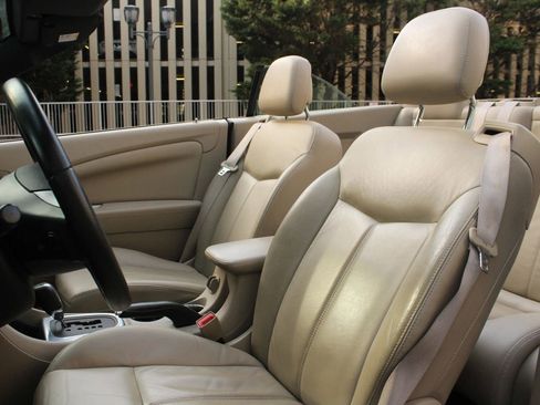 Used 2013 Chrysler 200 Limited FWD image 16