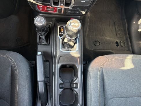 Certified 2024 Jeep Wrangler Unlimited image 22