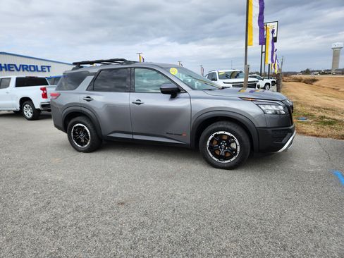 Used 2023 Nissan Pathfinder Rock Creek image 2