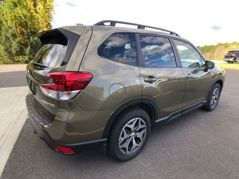 Used 2023 Subaru Forester Premium image 6