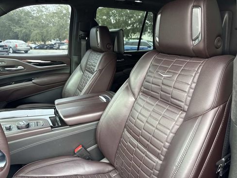 Certified 2022 Cadillac Escalade Premium Luxury Platinum w/ LPO, Radiant Package image 20