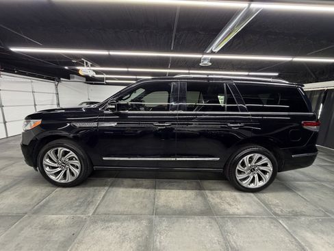 Used 2023 Lincoln Navigator Reserve image 3