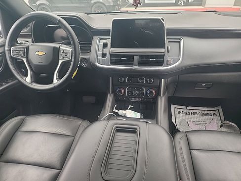 Used 2024 Chevrolet Suburban LT w/ Luxury Package RWD image 11