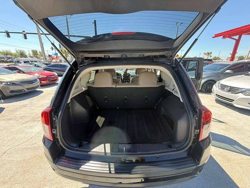 Used 2014 Jeep Compass Latitude FWD image 14
