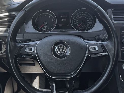 Used 2018 Volkswagen Golf SE image 18