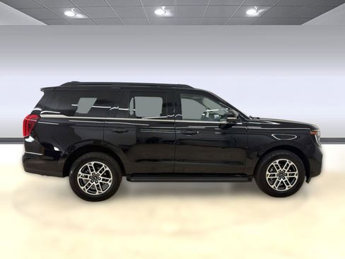 Used 2025 Ford Expedition Active AWD/4WD image 8