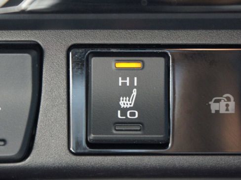 Used 2025 Toyota RAV4 XLE Premium image 8