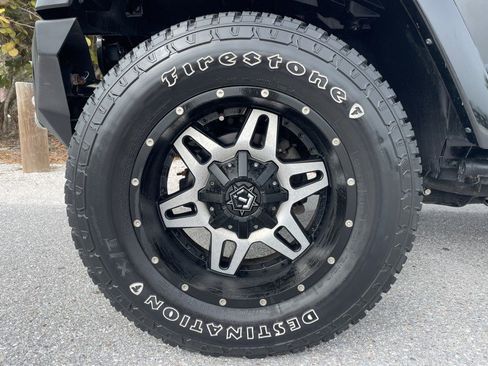 Used 2015 Jeep Wrangler Sport image 28