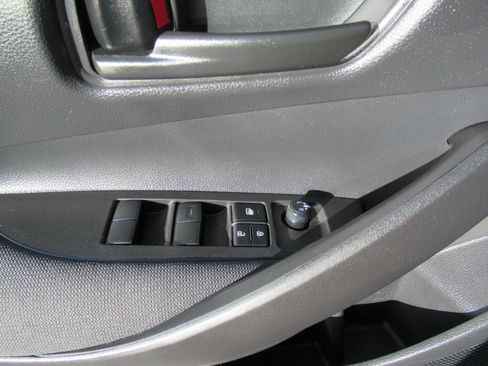 Used 2025 Toyota Corolla LE FWD image 21