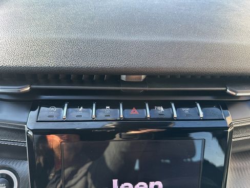 Used 2023 Jeep Grand Cherokee L Laredo image 22