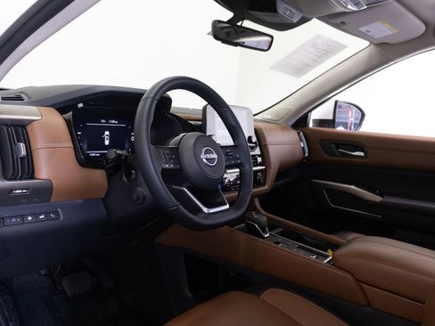 Used 2025 Nissan Pathfinder Platinum w/ Cargo Package FWD image 19