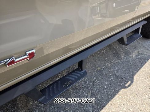 Used 2024 GMC Canyon AT4 AWD/4WD image 2