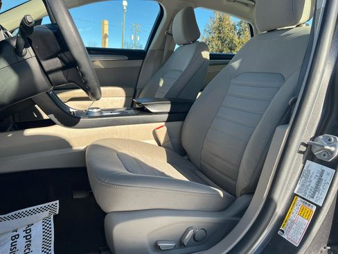 Used 2020 Ford Fusion SE image 15