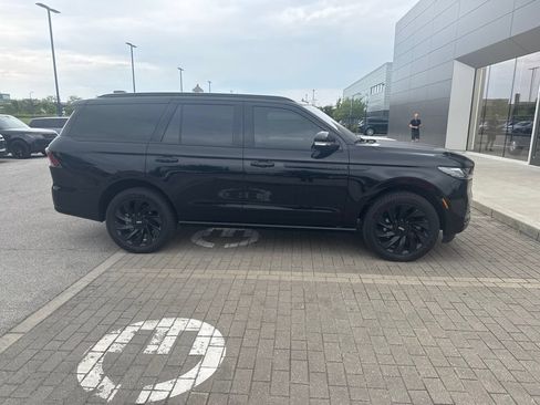Used 2025 Lincoln Navigator Reserve w/ Jet Appearance Package AWD/4WD image 4