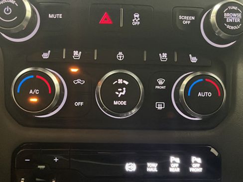 Used 2021 RAM 2500 Laramie w/ Night Edition AWD/4WD image 17