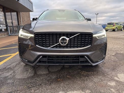Used 2025 Volvo XC60 B5 Plus image 3
