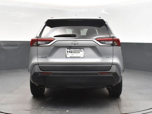 Used 2021 Toyota RAV4 LE image 6