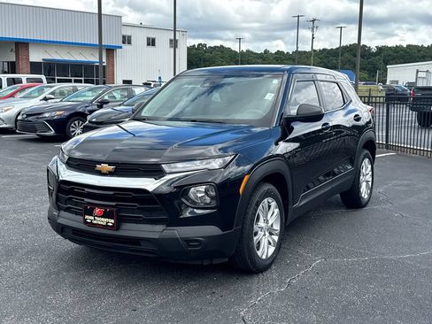 Used 2023 Chevrolet TrailBlazer LS FWD image 2