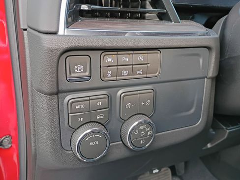 New 2026 Chevrolet Suburban LT image 31