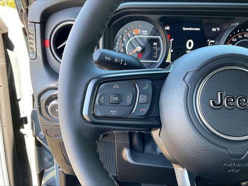 New 2026 Jeep Wrangler Unlimited Rubicon AWD/4WD image 27