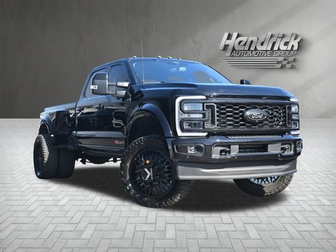 Used 2025 Ford F450 Platinum w/ Platinum Plus Package image 2