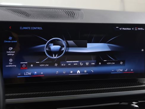 Used 2024 BMW X7 M60i AWD/4WD image 40