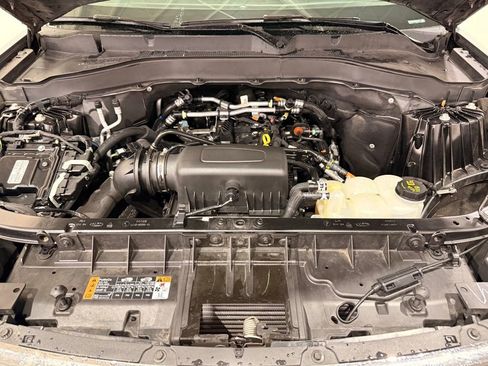 Used 2022 Ford Explorer XLT AWD/4WD image 6