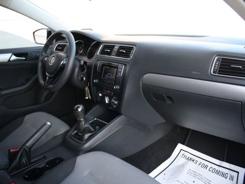 Used 2017 Volkswagen Jetta S image 6