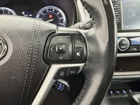 Used 2019 Toyota Highlander XLE AWD/4WD image 12