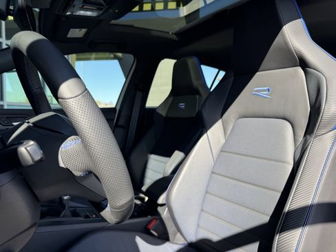 Used 2022 Volkswagen Golf R image 36