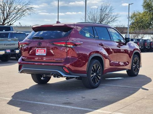 New 2026 Toyota Highlander XSE image 3